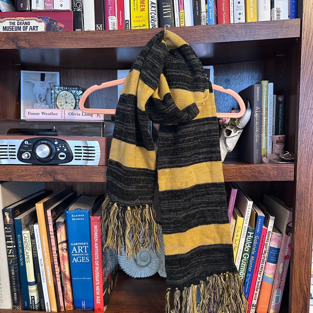 Hufflepuff Scarf, 1920s Fantastic Beasts Style with Yellow & Black/Grey Stripes